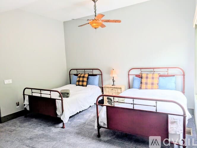 Lakemont House: 252 Bear Gap Rd