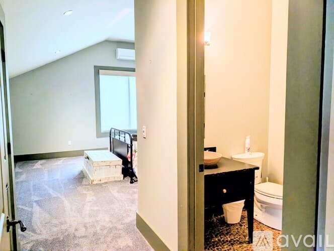 Lakemont House: 252 Bear Gap Rd