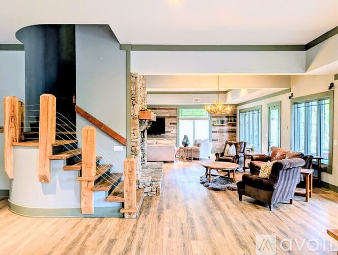 Lakemont House: 252 Bear Gap Rd