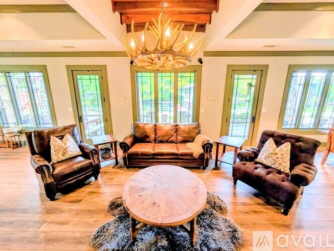 Lakemont House: 252 Bear Gap Rd