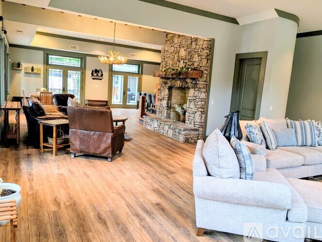 Lakemont House: 252 Bear Gap Rd