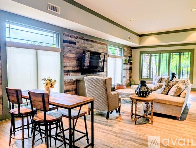 Lakemont House: 252 Bear Gap Rd