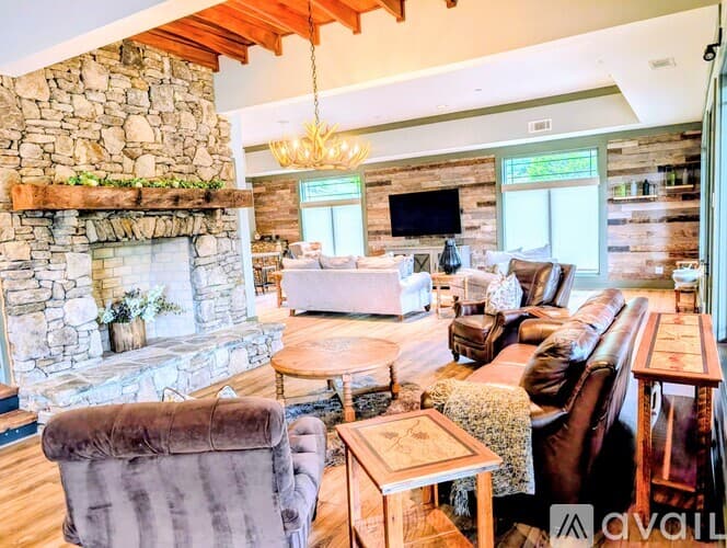 Lakemont House: 252 Bear Gap Rd