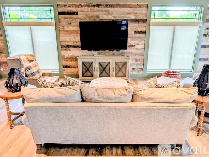 Lakemont House: 252 Bear Gap Rd