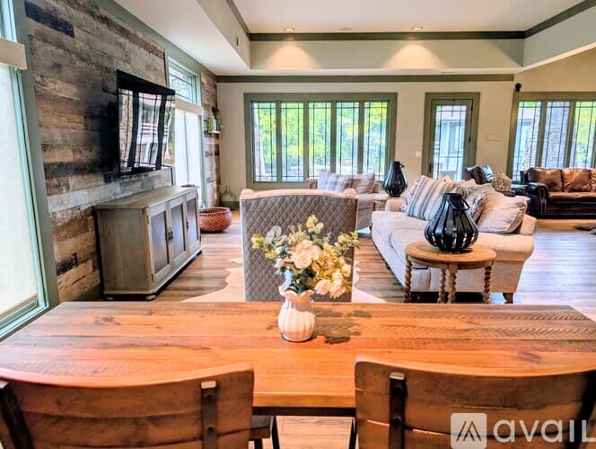 Lakemont House: 252 Bear Gap Rd