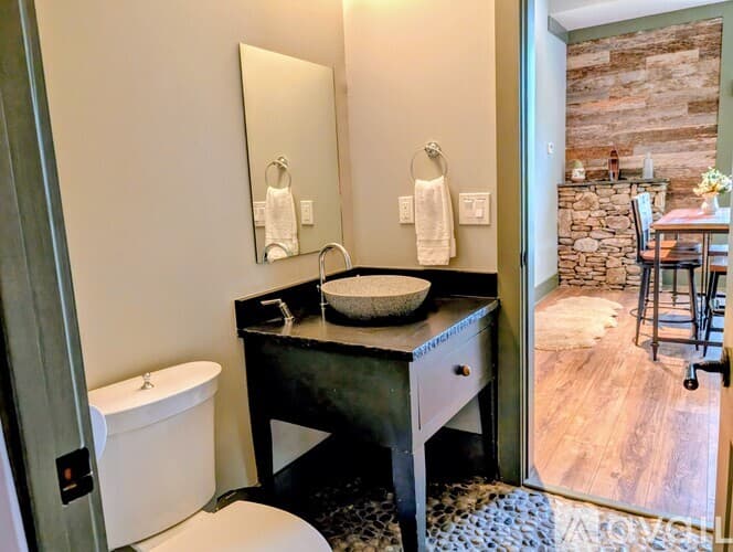 Lakemont House: 252 Bear Gap Rd