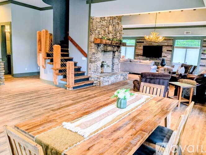 Lakemont House: 252 Bear Gap Rd