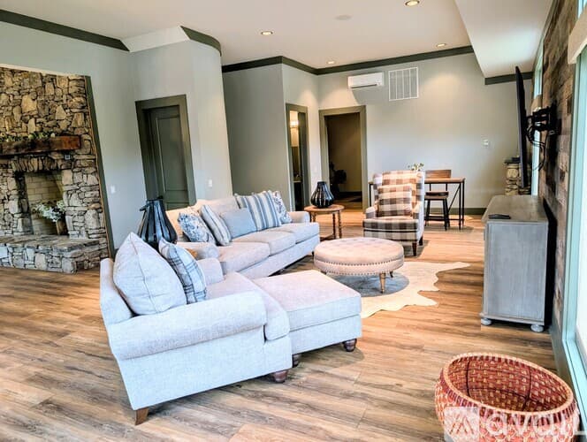 Lakemont House: 252 Bear Gap Rd