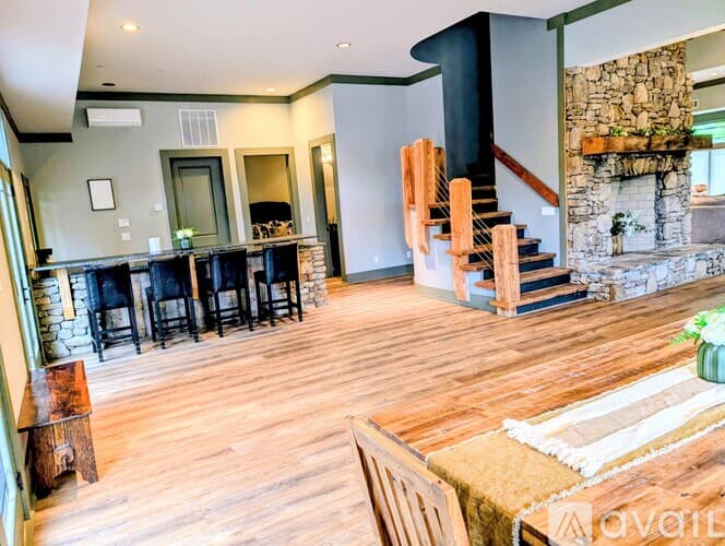 Lakemont House: 252 Bear Gap Rd