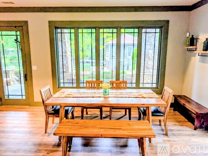Lakemont House: 252 Bear Gap Rd