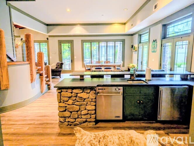 Lakemont House: 252 Bear Gap Rd