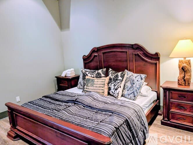 Lakemont House: 252 Bear Gap Rd