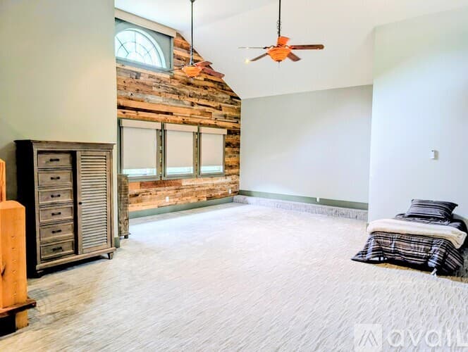 Lakemont House: 252 Bear Gap Rd