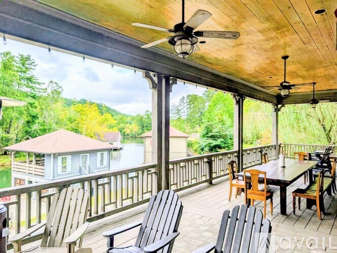 Lakemont House: 252 Bear Gap Rd