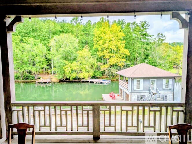 Lakemont House: 252 Bear Gap Rd