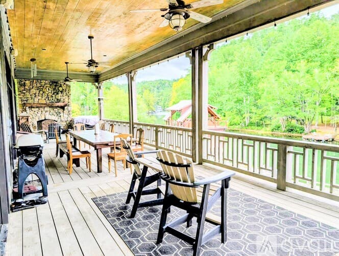 Lakemont House: 252 Bear Gap Rd