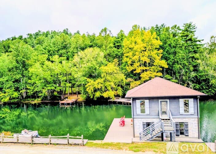 Lakemont House: 252 Bear Gap Rd