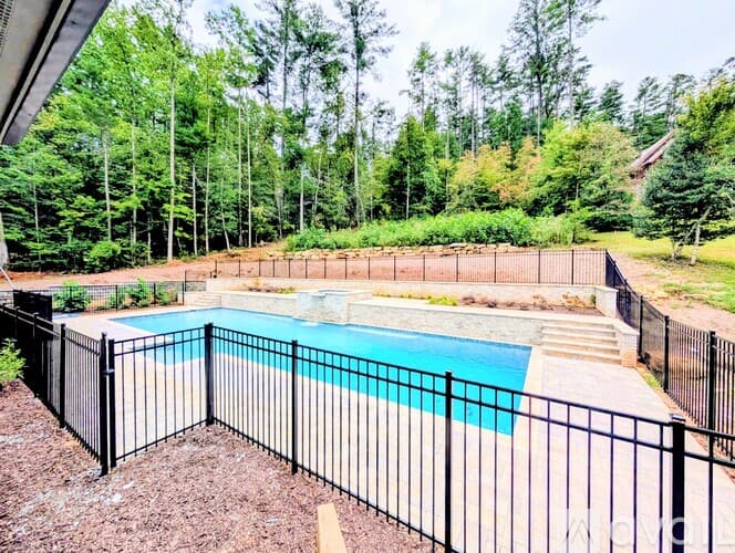 Lakemont House: 252 Bear Gap Rd
