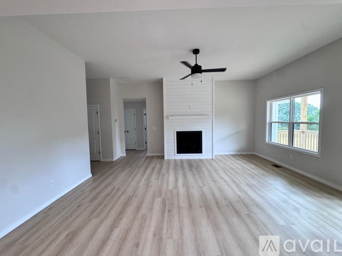 Nixa House: 648 W Brk Holw Rd