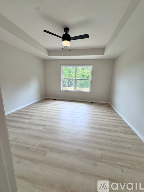 Nixa House: 648 W Brk Holw Rd