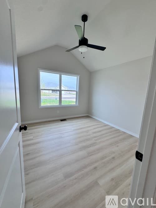 Nixa House: 648 W Brk Holw Rd