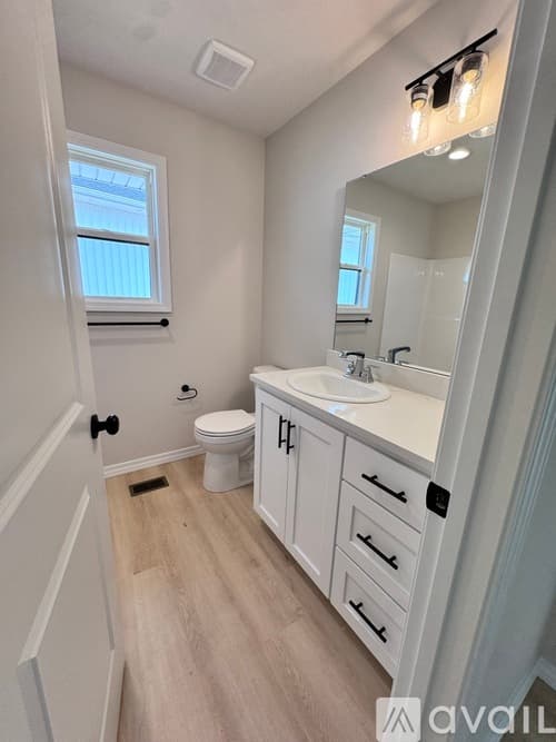 Nixa House: 648 W Brk Holw Rd