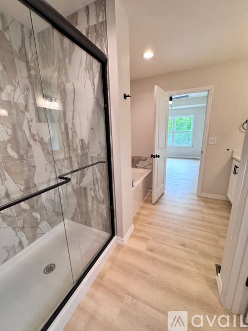 Nixa House: 648 W Brk Holw Rd