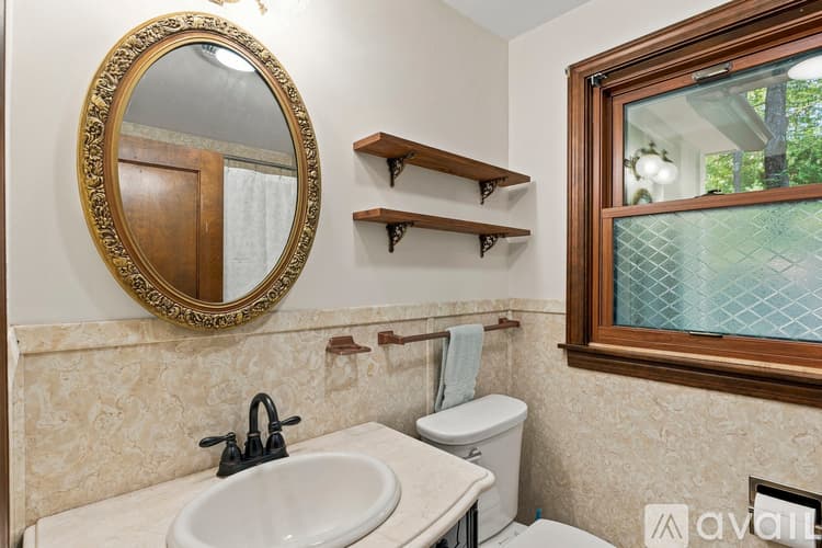 York House: 52 Hooper Shores Rd