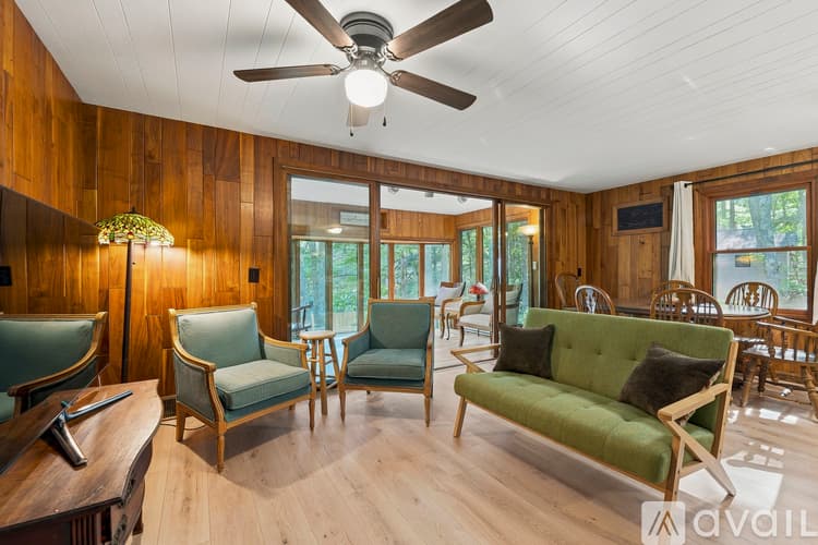 York House: 52 Hooper Shores Rd