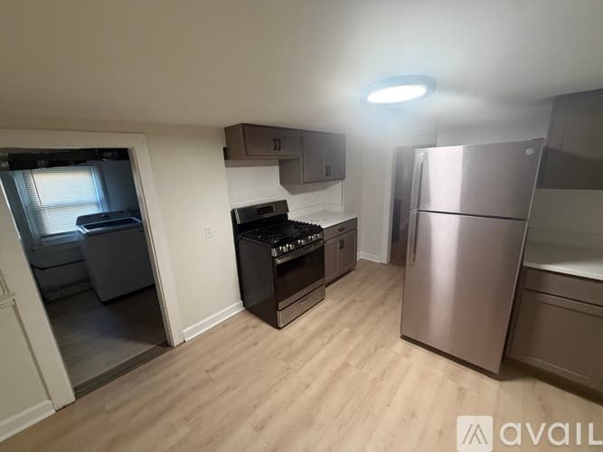 Whiting Apartment: 2516 Schrage Ave