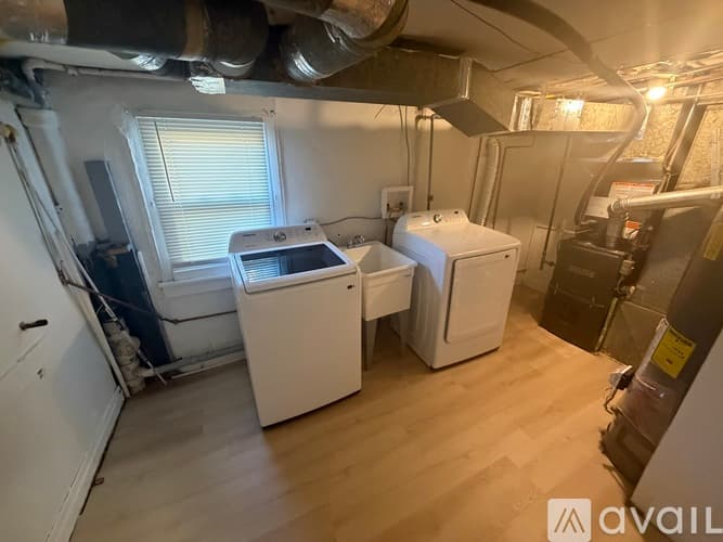Whiting Apartment: 2516 Schrage Ave