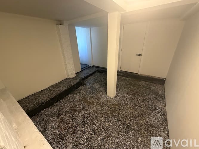 Whiting Apartment: 2516 Schrage Ave