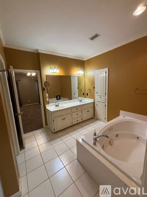 Dothan House: 147 Muirfield Ln