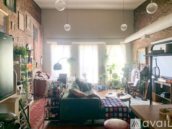 Northampton Apartment: 98 Main St