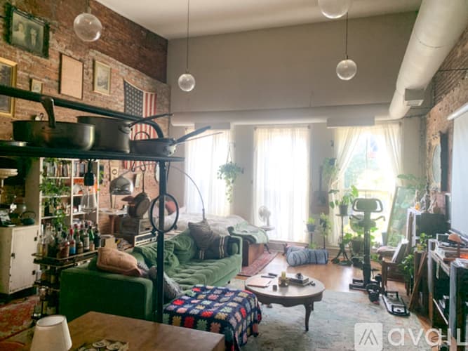 Northampton Apartment: 98 Main St