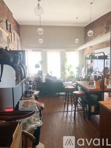 Northampton Apartment: 98 Main St
