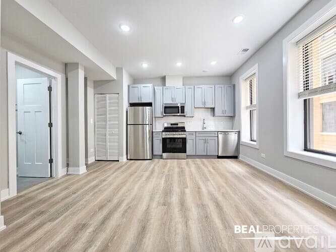 Chicago Condo: 1202 W Wellington Ave