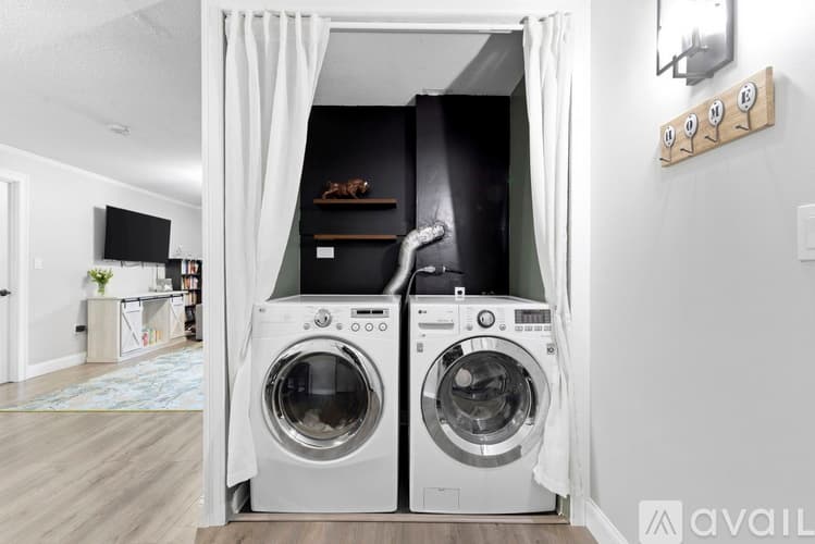 Stoneham Apartment: 61 Wright St