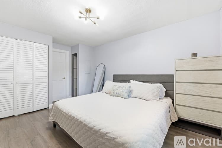 Stoneham Apartment: 61 Wright St