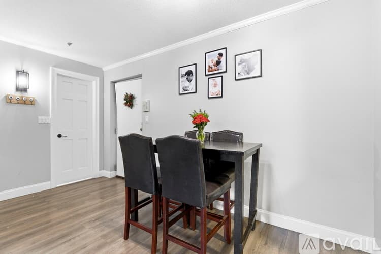 Stoneham Apartment: 61 Wright St