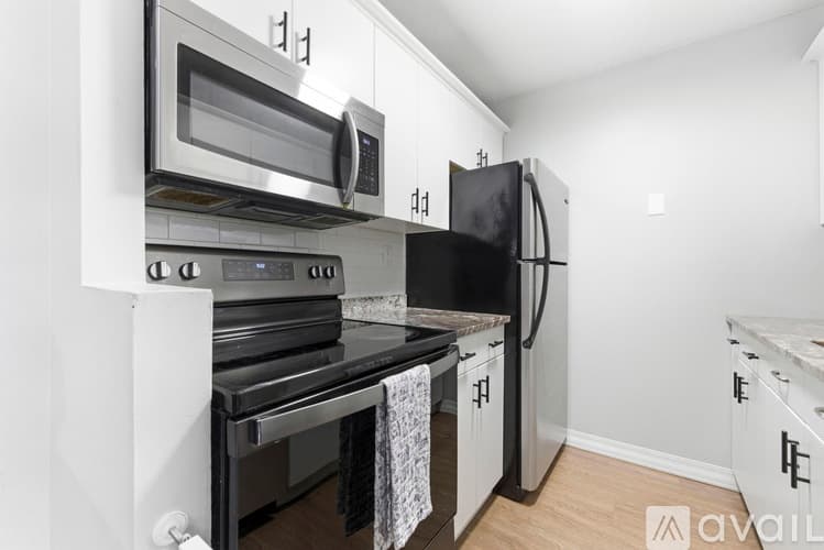 Stoneham Apartment: 61 Wright St