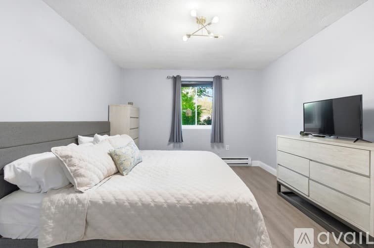 Stoneham Apartment: 61 Wright St