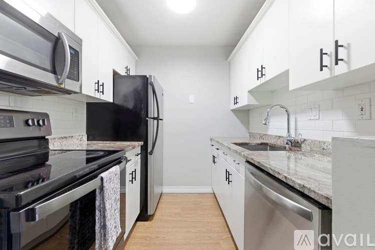 Stoneham Apartment: 61 Wright St