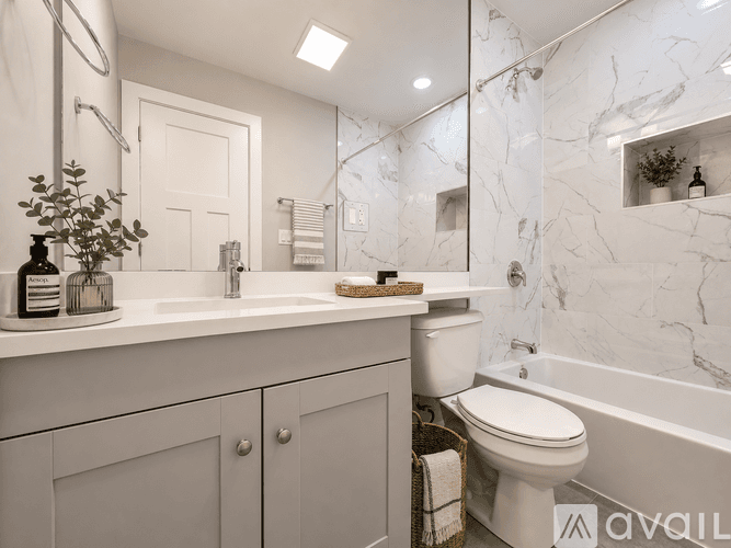Chicago Condo: 3002 N Racine Ave