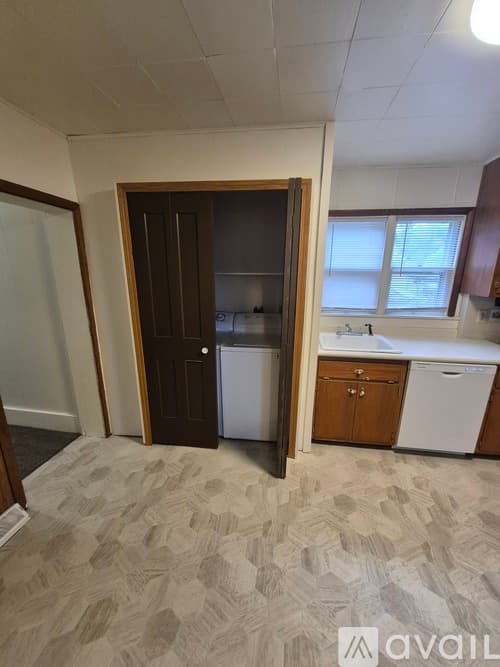 St. Cloud House: 612 8th Ave S