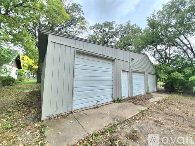 St. Cloud House: 612 8th Ave S