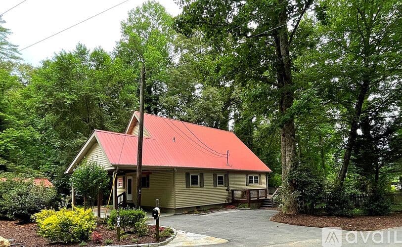 Rabun Gap House: 60 Moses Road