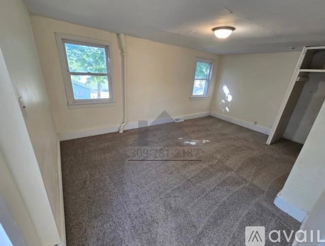 Davenport House: 1217 W 8th St