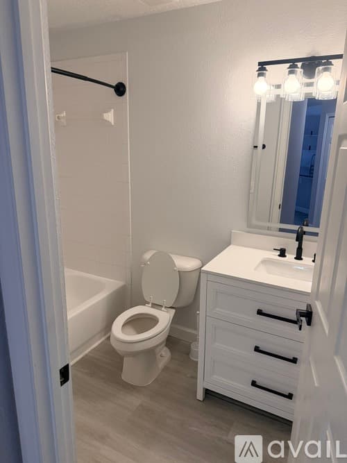 Tampa House: 802 East North Bay Street