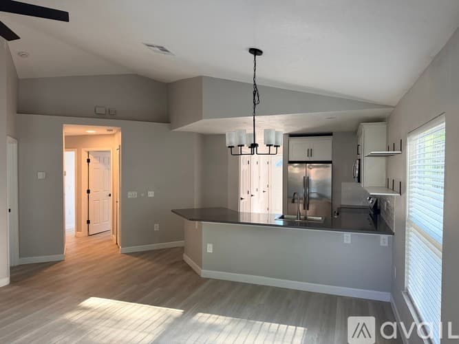 Tampa House: 802 East North Bay Street